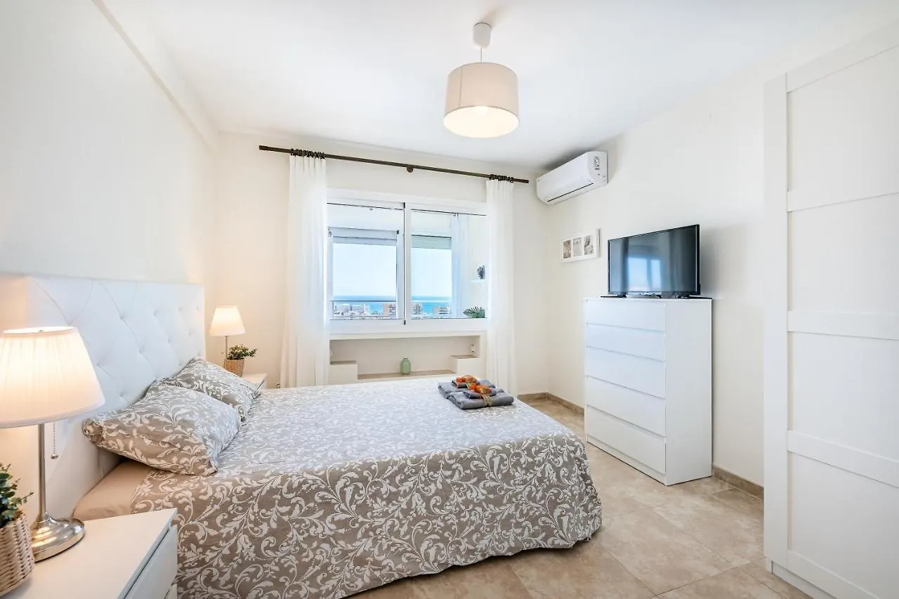 797 Holiday Rentals- Espectacular Piso Con Vista Al Mar Y Al Puerto Benalmadena