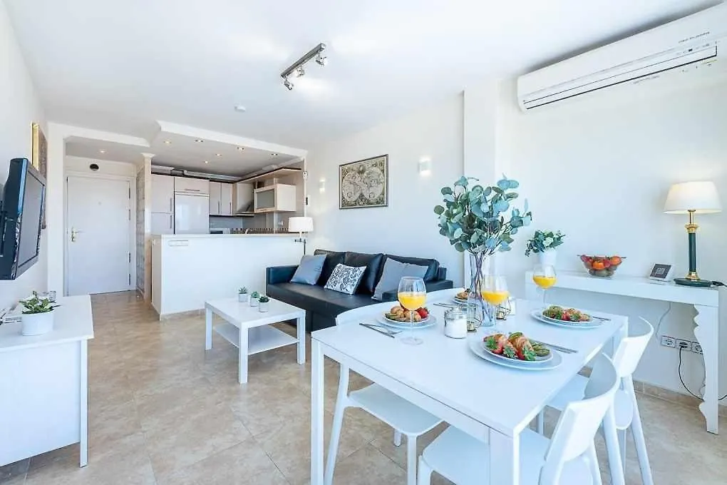 797 Holiday Rentals- Espectacular Piso Con Vista Al Mar Y Al Puerto Benalmadena Apartment